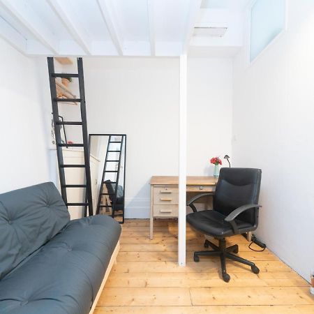 Pass The Keys Rustic And Quirky Flat In Charming Charlton Village Лондон Экстерьер фото
