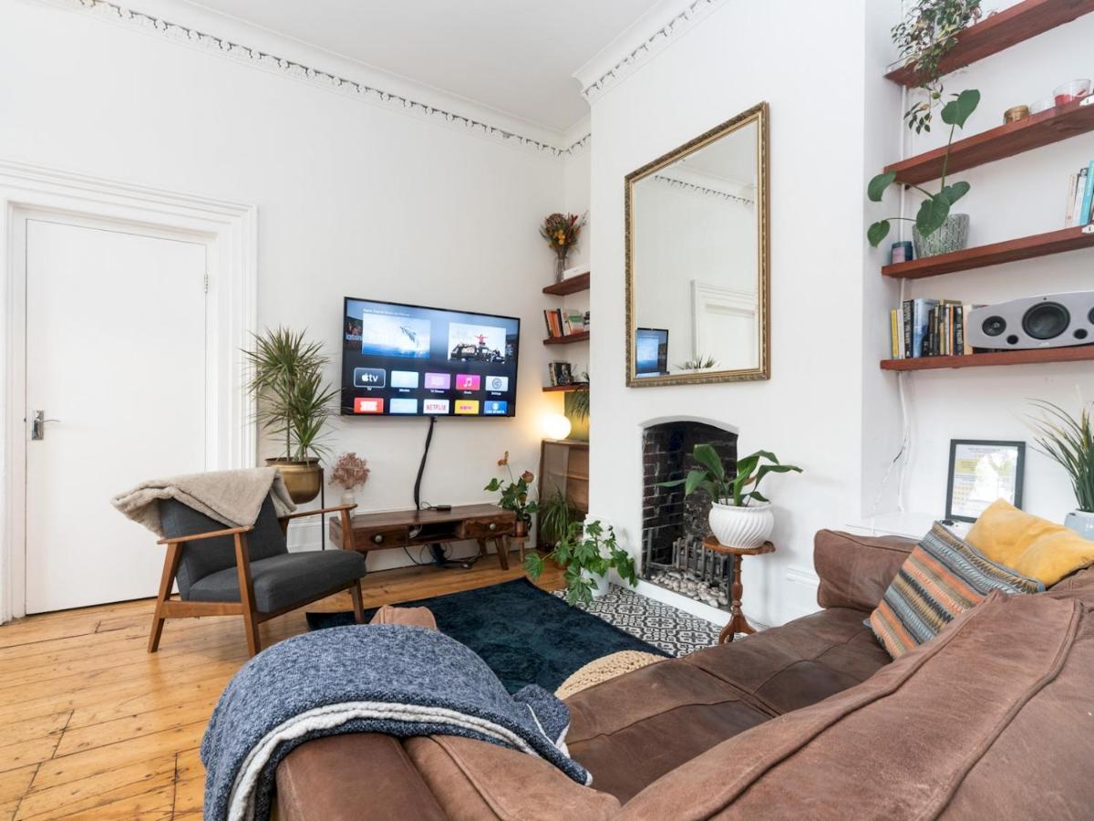 Pass The Keys Rustic And Quirky Flat In Charming Charlton Village Лондон Экстерьер фото
