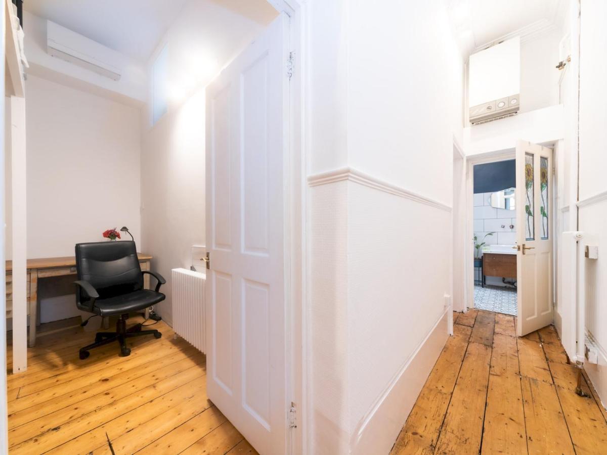 Pass The Keys Rustic And Quirky Flat In Charming Charlton Village Лондон Экстерьер фото