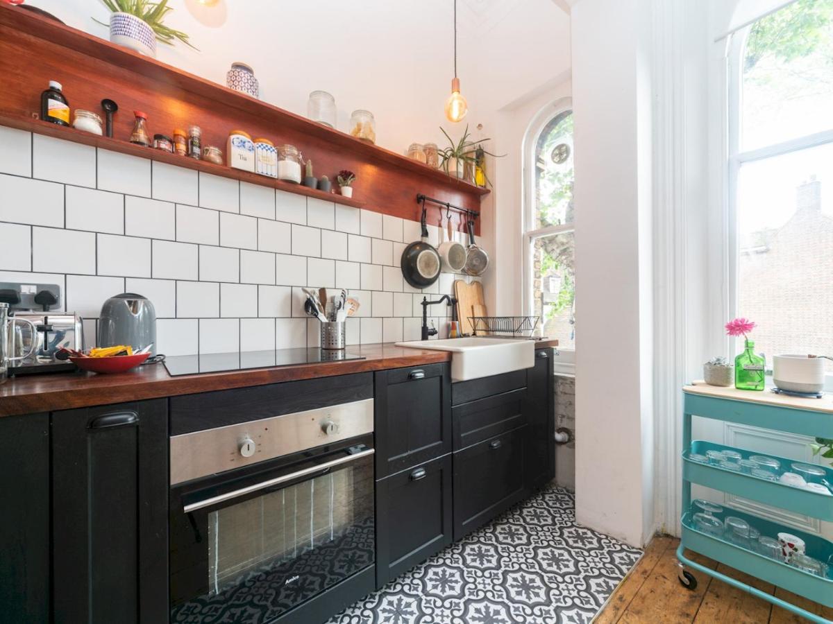 Pass The Keys Rustic And Quirky Flat In Charming Charlton Village Лондон Экстерьер фото