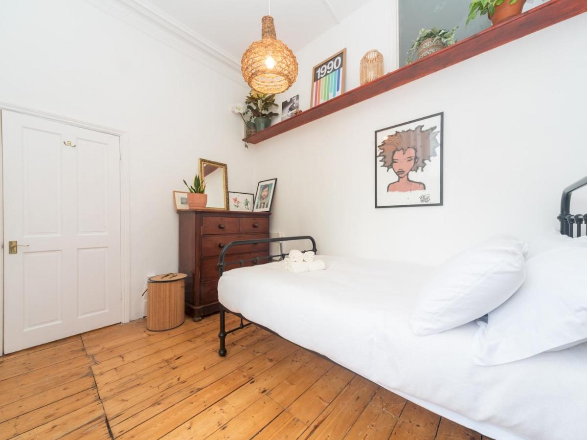 Pass The Keys Rustic And Quirky Flat In Charming Charlton Village Лондон Экстерьер фото
