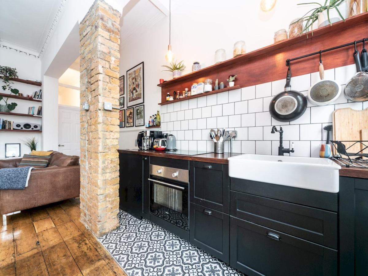 Pass The Keys Rustic And Quirky Flat In Charming Charlton Village Лондон Экстерьер фото