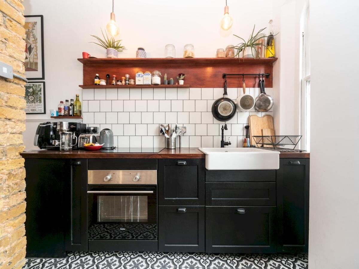 Pass The Keys Rustic And Quirky Flat In Charming Charlton Village Лондон Экстерьер фото