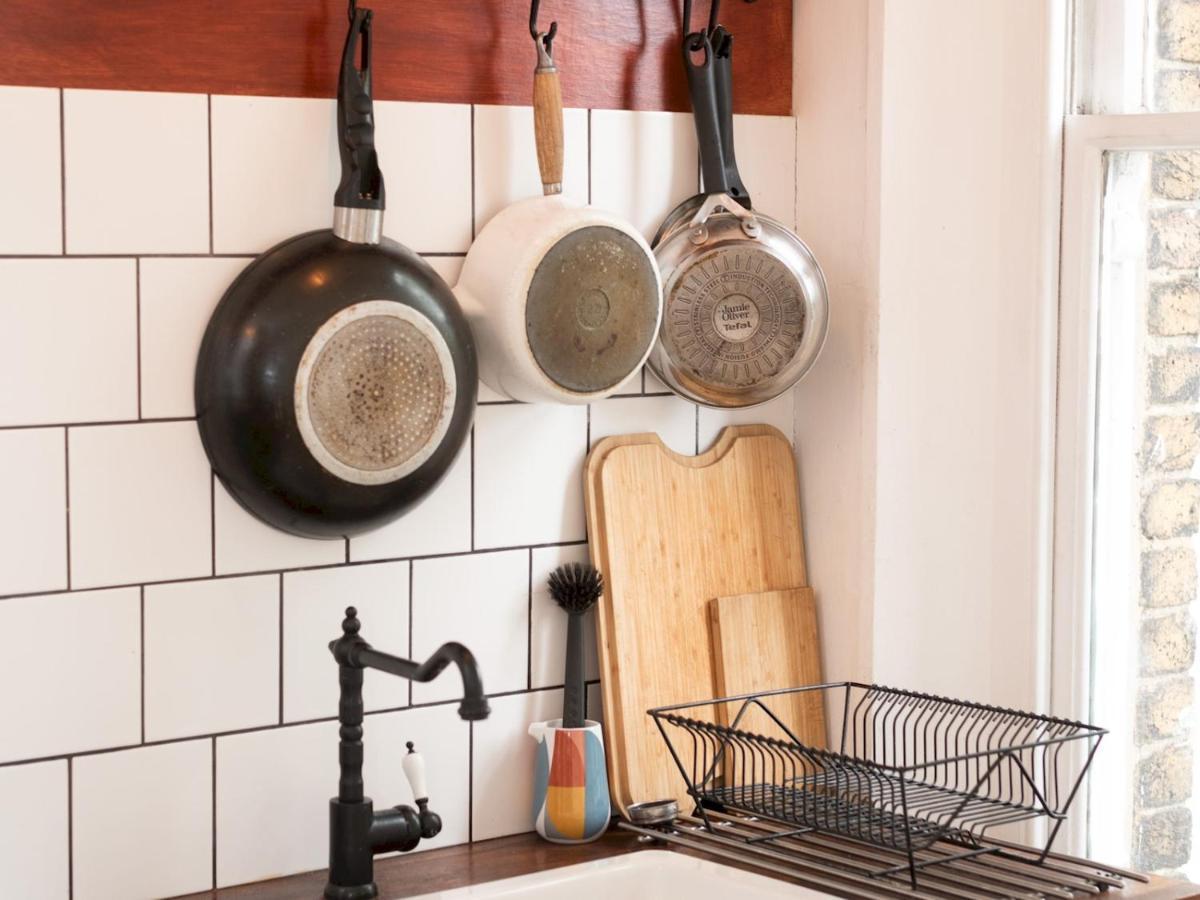 Pass The Keys Rustic And Quirky Flat In Charming Charlton Village Лондон Экстерьер фото
