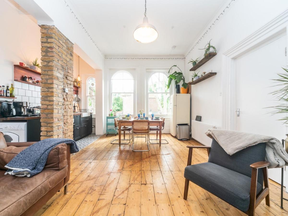 Pass The Keys Rustic And Quirky Flat In Charming Charlton Village Лондон Экстерьер фото