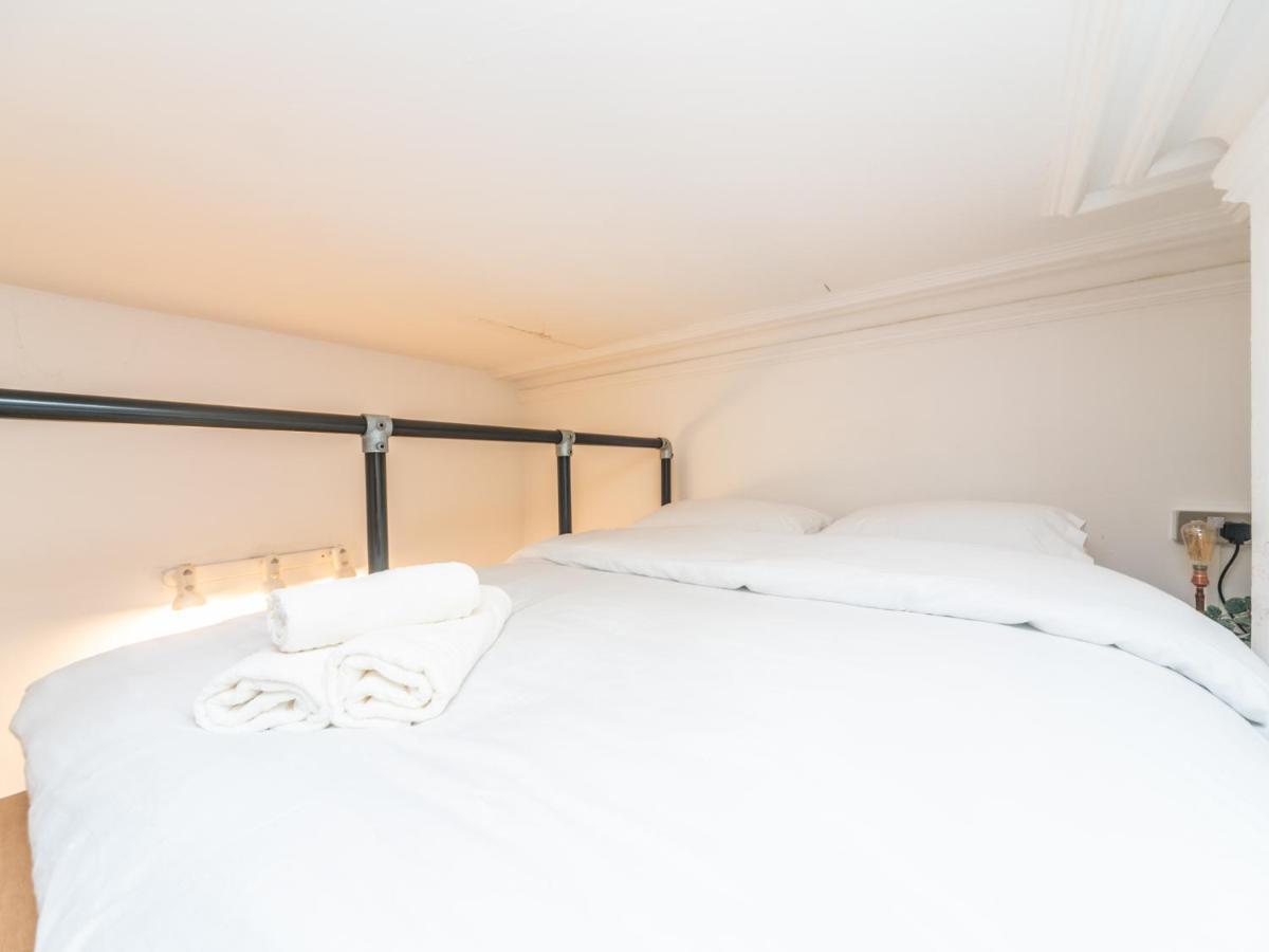 Pass The Keys Rustic And Quirky Flat In Charming Charlton Village Лондон Экстерьер фото