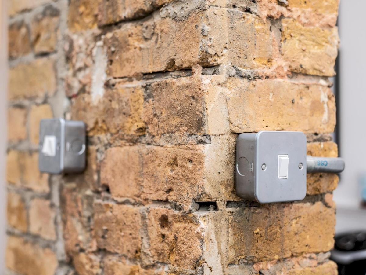 Pass The Keys Rustic And Quirky Flat In Charming Charlton Village Лондон Экстерьер фото