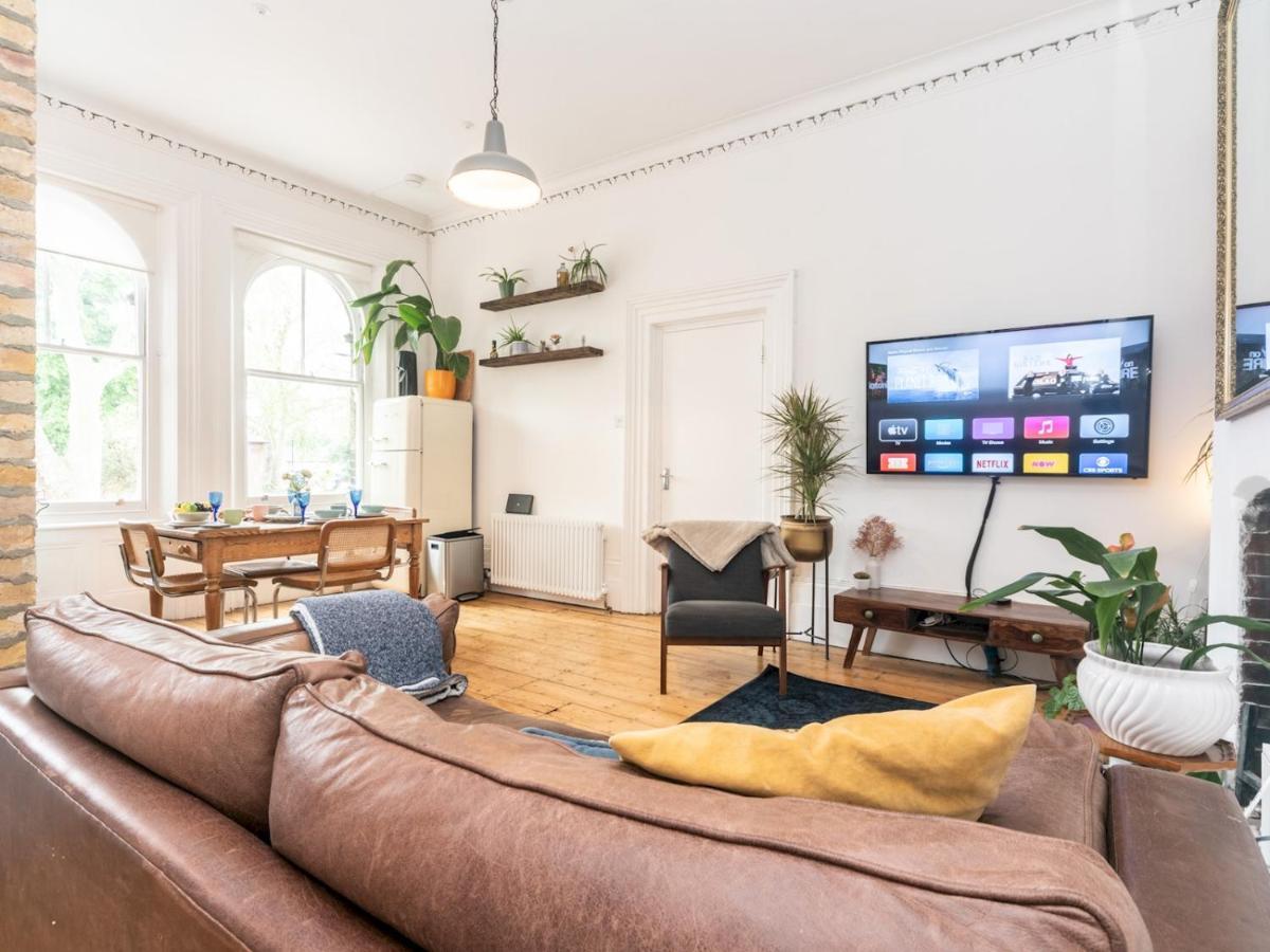 Pass The Keys Rustic And Quirky Flat In Charming Charlton Village Лондон Экстерьер фото