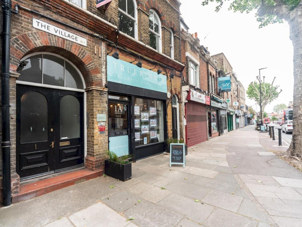 Pass The Keys Rustic And Quirky Flat In Charming Charlton Village Лондон Экстерьер фото