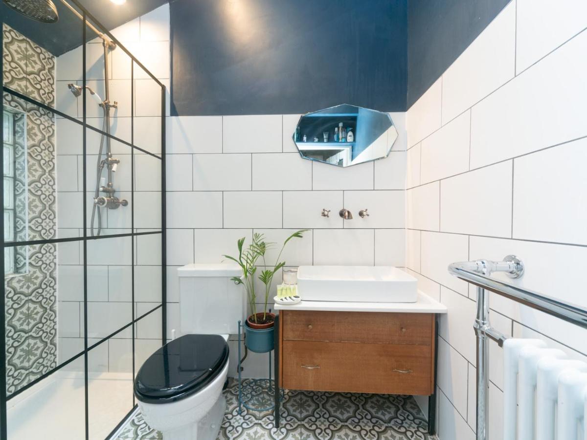 Pass The Keys Rustic And Quirky Flat In Charming Charlton Village Лондон Экстерьер фото